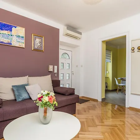 Apartment 1 Bedroom Stunning In *